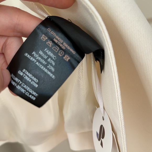 Elegant Cream Women's Blazer - Picture 4 of 7